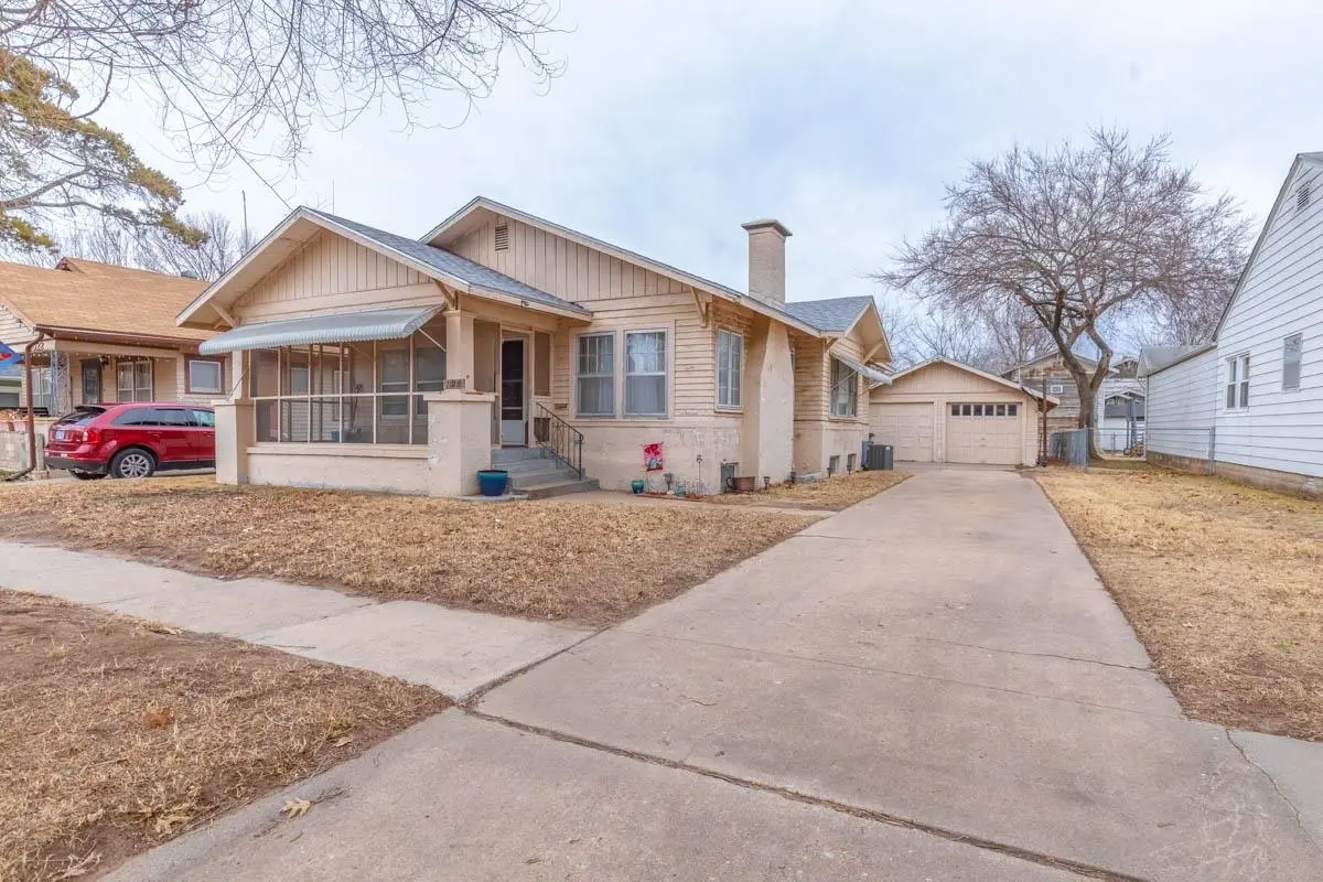 1018 N 3rd St, Arkansas City, KS 67005