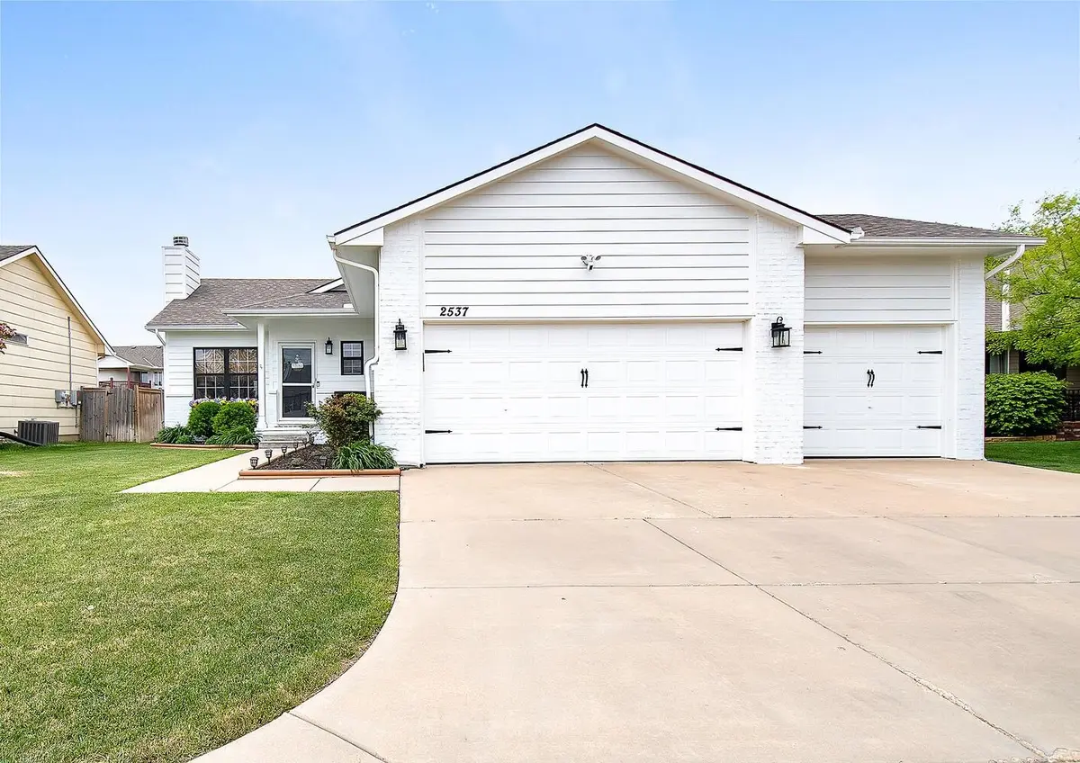 2537 N DAVIN CIR, Wichita, KS 67226