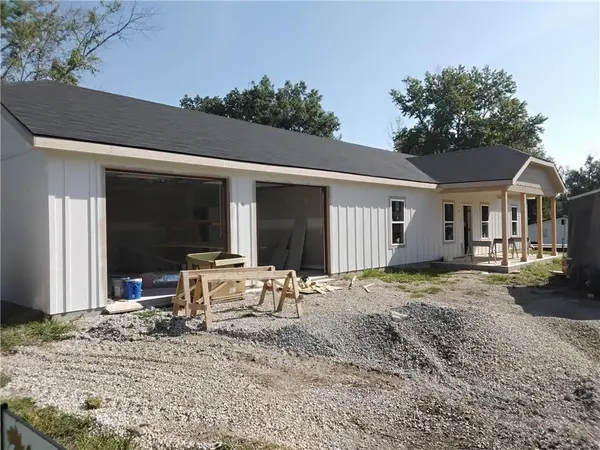 202 W Redwood ST, Archie, MO 64725