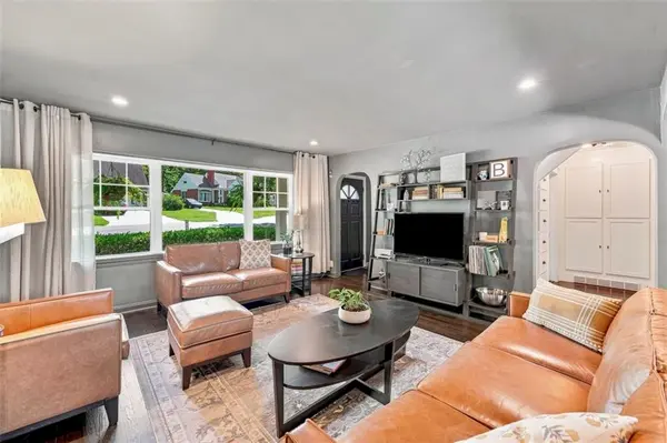 928 E Drumm CIR, Independence, MO 64055