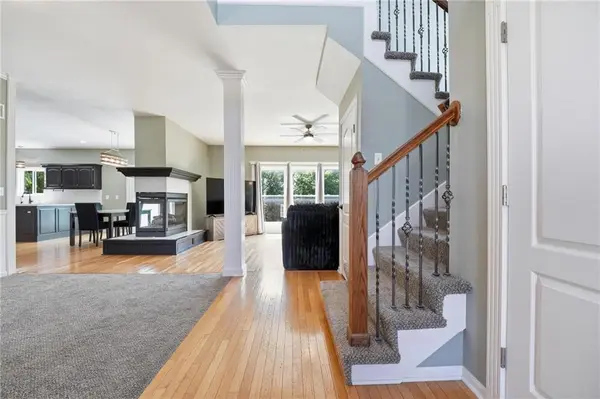 805 Cherry LN, Smithville, MO 64089