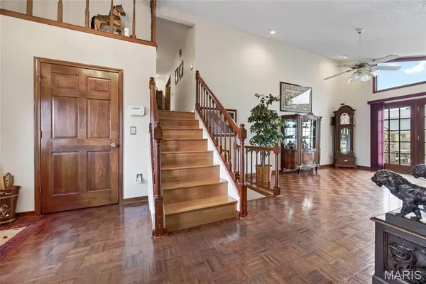 106 Meadow LN, St Robert, MO 65584