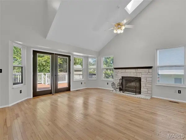 469 Seton Hall CT, Valley Park, MO 63088