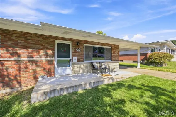 908 Buckley RD, Mehlville, MO 63125