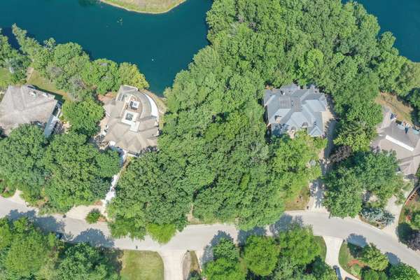910 Saint Stephens Green, Oak Brook, IL 60523
