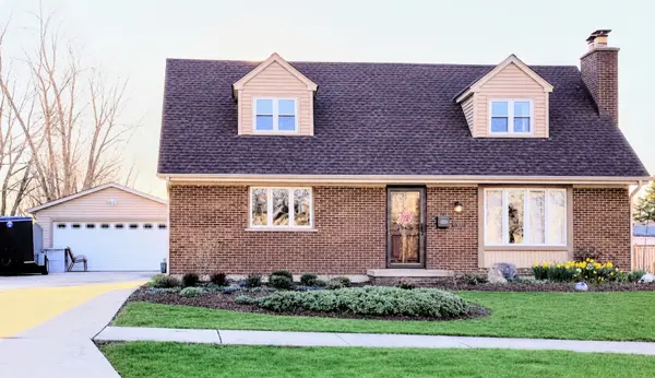 1937 Nottingham LN, Wheaton, IL 60189