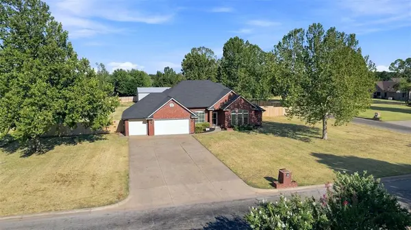 2020 Kyle DR, Guthrie, OK 73044