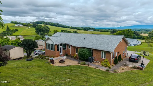 940 Hilltop Lane, Kodak, TN 37764