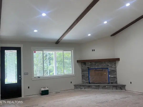 20 Rolling Green Court, Crossville, TN 38558