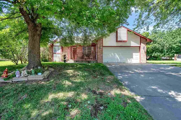 341 S Firefly Ct, Wichita, KS 67235-1703