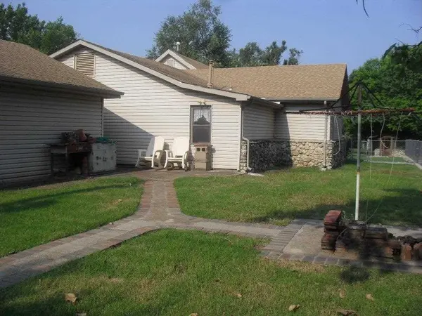 602 N 8th, Arkansas City, KS 67005