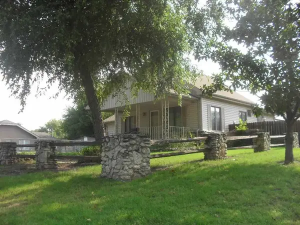 602 N 8th, Arkansas City, KS 67005