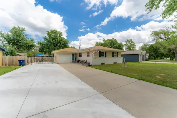 982 N Country Acres, Wichita, KS 67212