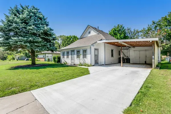 1509 N 2nd St, Arkansas City, KS 67005