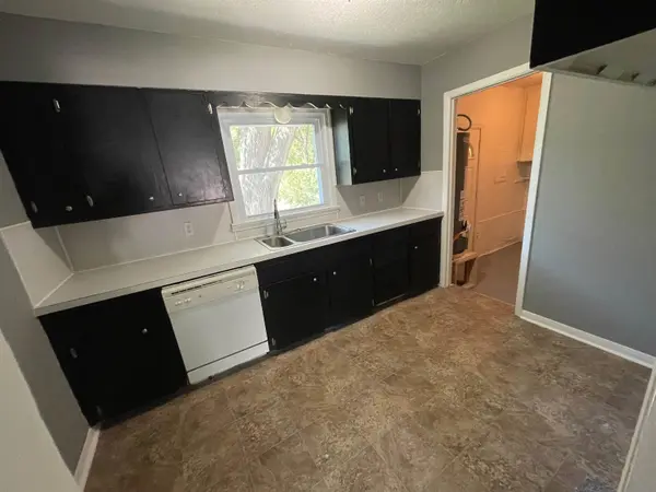 1519 N Old Manor Rd, Wichita, KS 67208