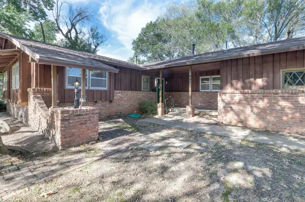 997 N Peterson Ave, Wichita, KS 67212