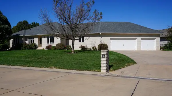 628 Stone Creek Dr, Newton, KS 67114