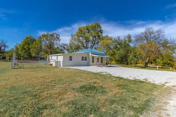 125 N 11th St, Arkansas City, KS 67005