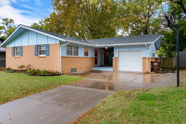 511 Highland Park Dr, Mulvane, KS 67110