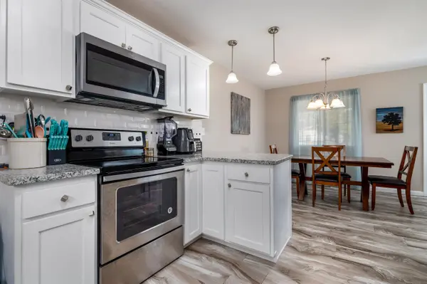 311 S SUNNYSIDE RD, Haysville, KS 67060