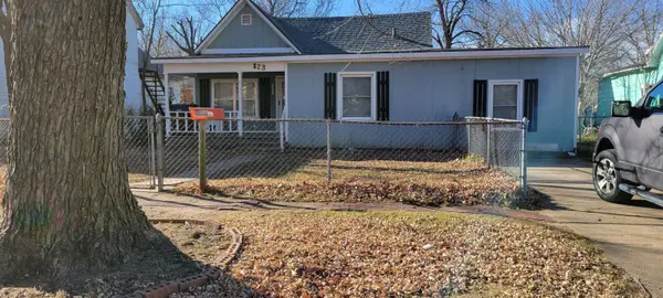 823 S 2nd Street, Arkansas City, KS 67005
