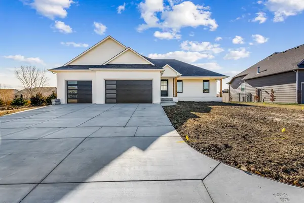 1613 N Lakeside Dr, Andover, KS 67002