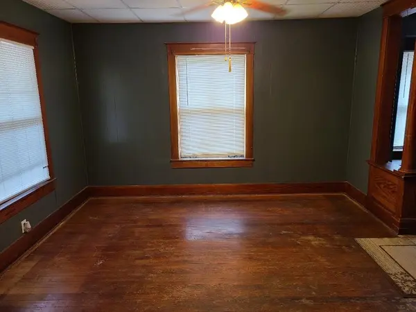 913 S D St, Arkansas City, KS 67005