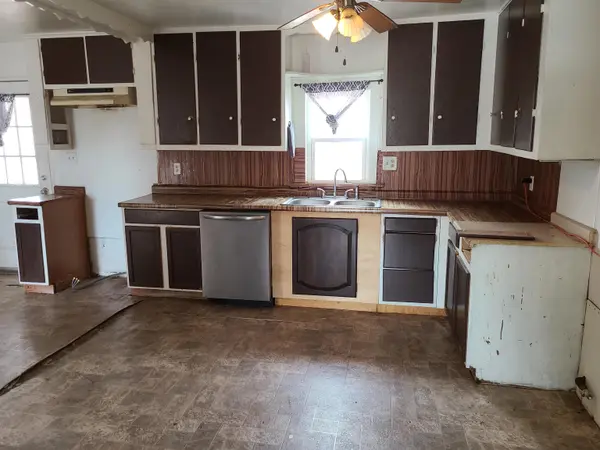 518 N 8th St, Arkansas City, KS 67005