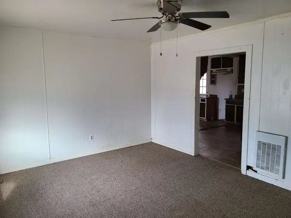 518 N 8th St, Arkansas City, KS 67005