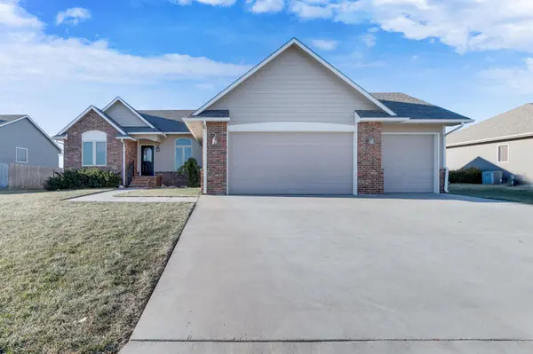 209 Morning Dew, Hesston, KS 67062