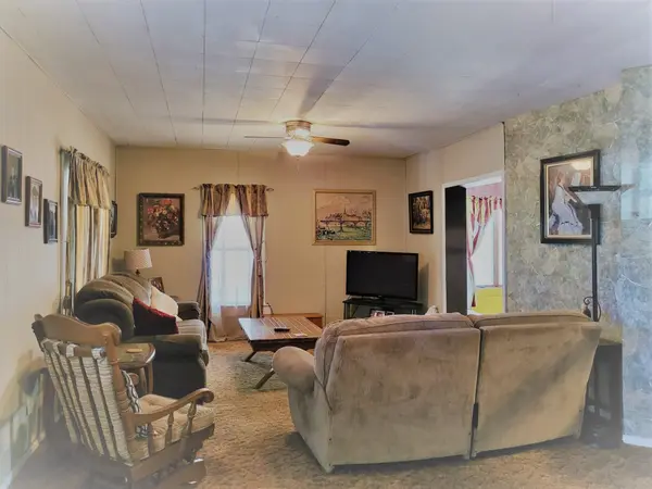 1435 E 3rd Ave, Winfield, KS 67156