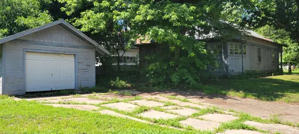626 N B ST, Arkansas City, KS 67005