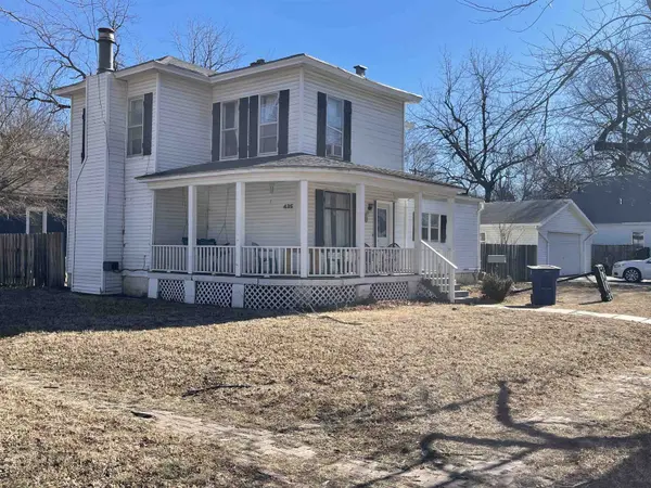 435 W 7th St, Newton, KS 67114
