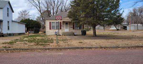 621 N B St, Arkansas City, KS 67005