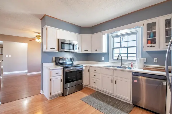 4911 N Oliver Rd, Newton, KS 67114-9428