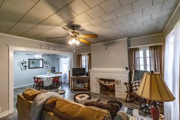 1018 N 3rd St, Arkansas City, KS 67005