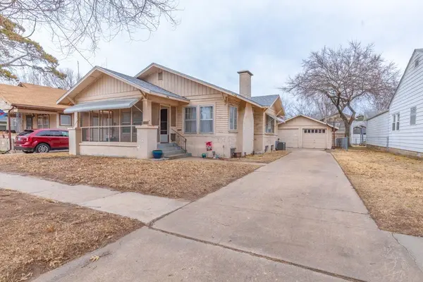 1018 N 3rd St, Arkansas City, KS 67005