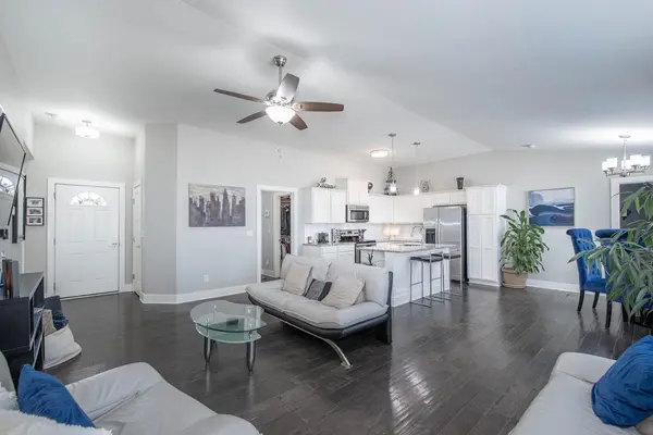 516 S Horseshoe Bnd, Maize, KS 67101