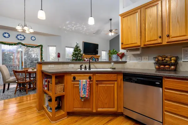 200 E STONE CREEK ST, Derby, KS 67037