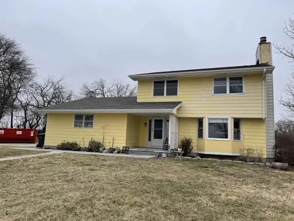 912 S Ridge Rd, Newton, KS 67114