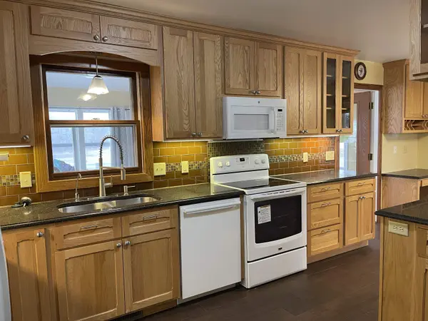 912 S Ridge Rd, Newton, KS 67114