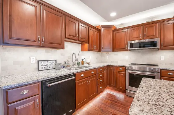 736 Random Rd, Hesston, KS 67062
