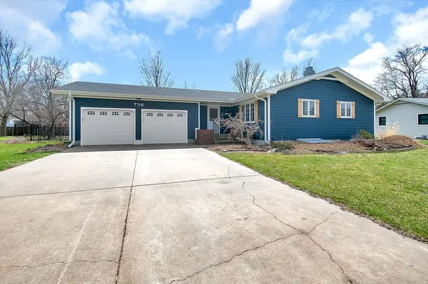 736 Random Rd, Hesston, KS 67062