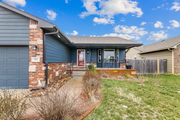 251 S Stoneridge St, Valley Center, KS 67147