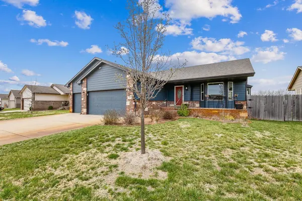 251 S Stoneridge St, Valley Center, KS 67147