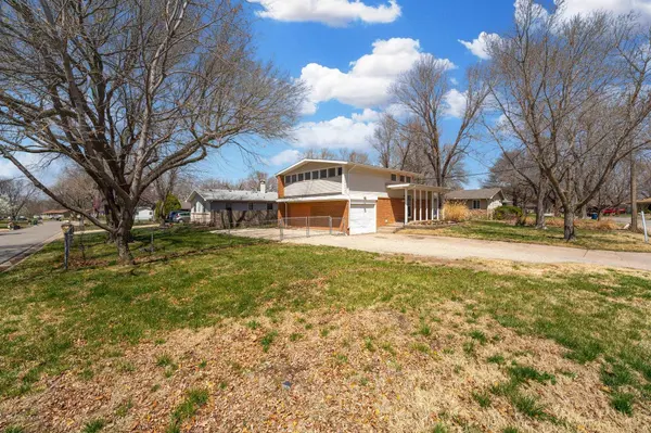 6401 N RANDALL DR, Park City, KS 67219