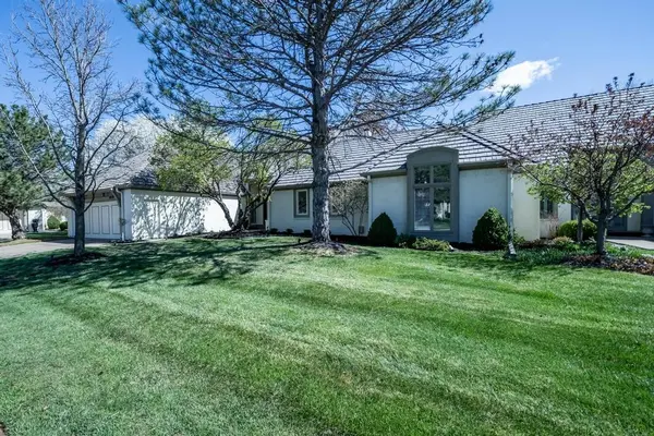 9220 E Lakepoint Dr, Wichita, KS 67226