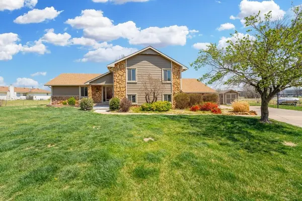 114 Pineview dr, Andover, KS 67002