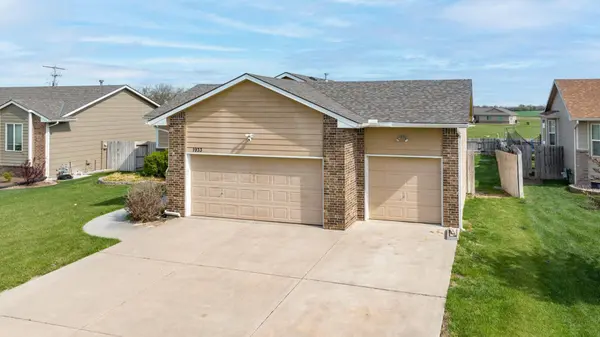 1933 N McRae Ct, Goddard, KS 67052