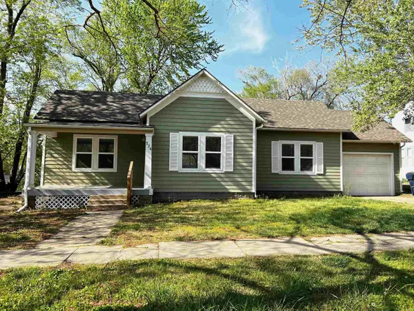 324 W 8th St, Newton, KS 67114
